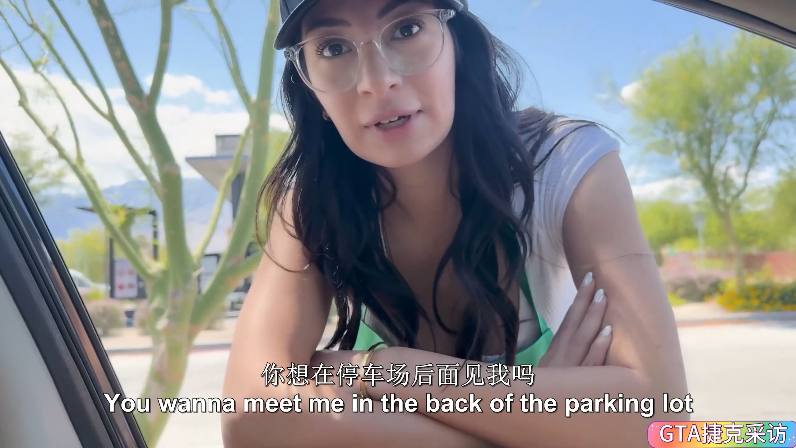 捷克街头-齐刘海绿色麻花辫的黑皮肤女仆